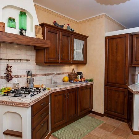 Spaziosa Villa Con Piscina E Giardino, Полиньяно-а-Маре Экстерьер фото