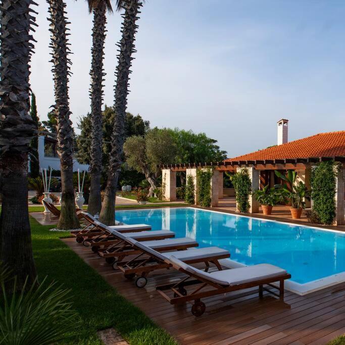Spaziosa Villa Con Piscina E Giardino, Полиньяно-а-Маре Экстерьер фото