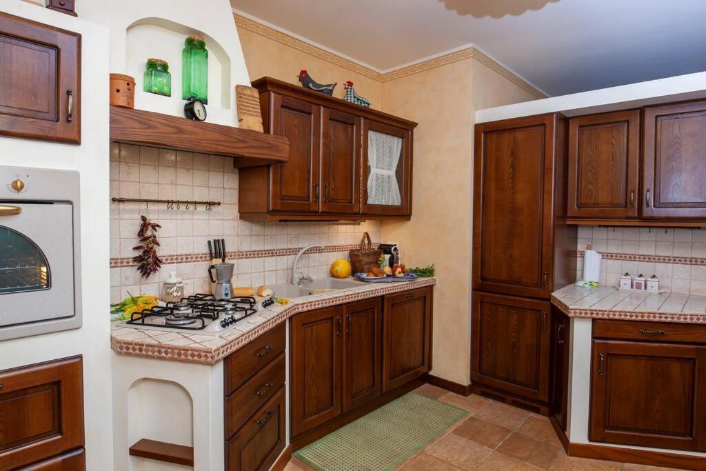 Spaziosa Villa Con Piscina E Giardino, Полиньяно-а-Маре Экстерьер фото