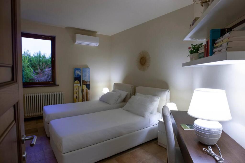 Spaziosa Villa Con Piscina E Giardino, Полиньяно-а-Маре Экстерьер фото