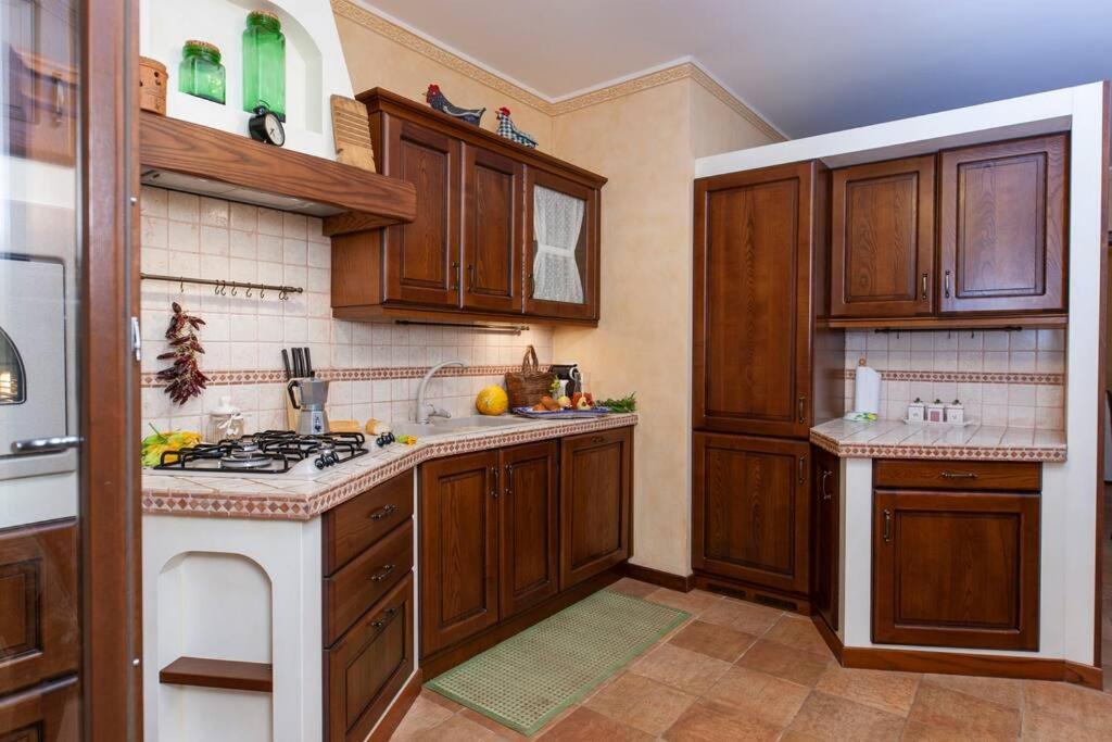 Spaziosa Villa Con Piscina E Giardino, Полиньяно-а-Маре Экстерьер фото