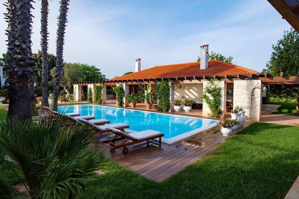 Spaziosa Villa Con Piscina E Giardino, Полиньяно-а-Маре Экстерьер фото